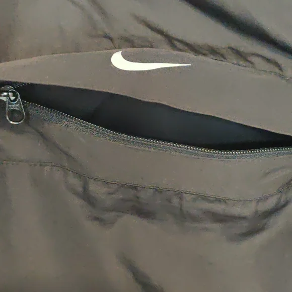 Nike lightweight, black packable running top with hood XL - Picture 5 of 11